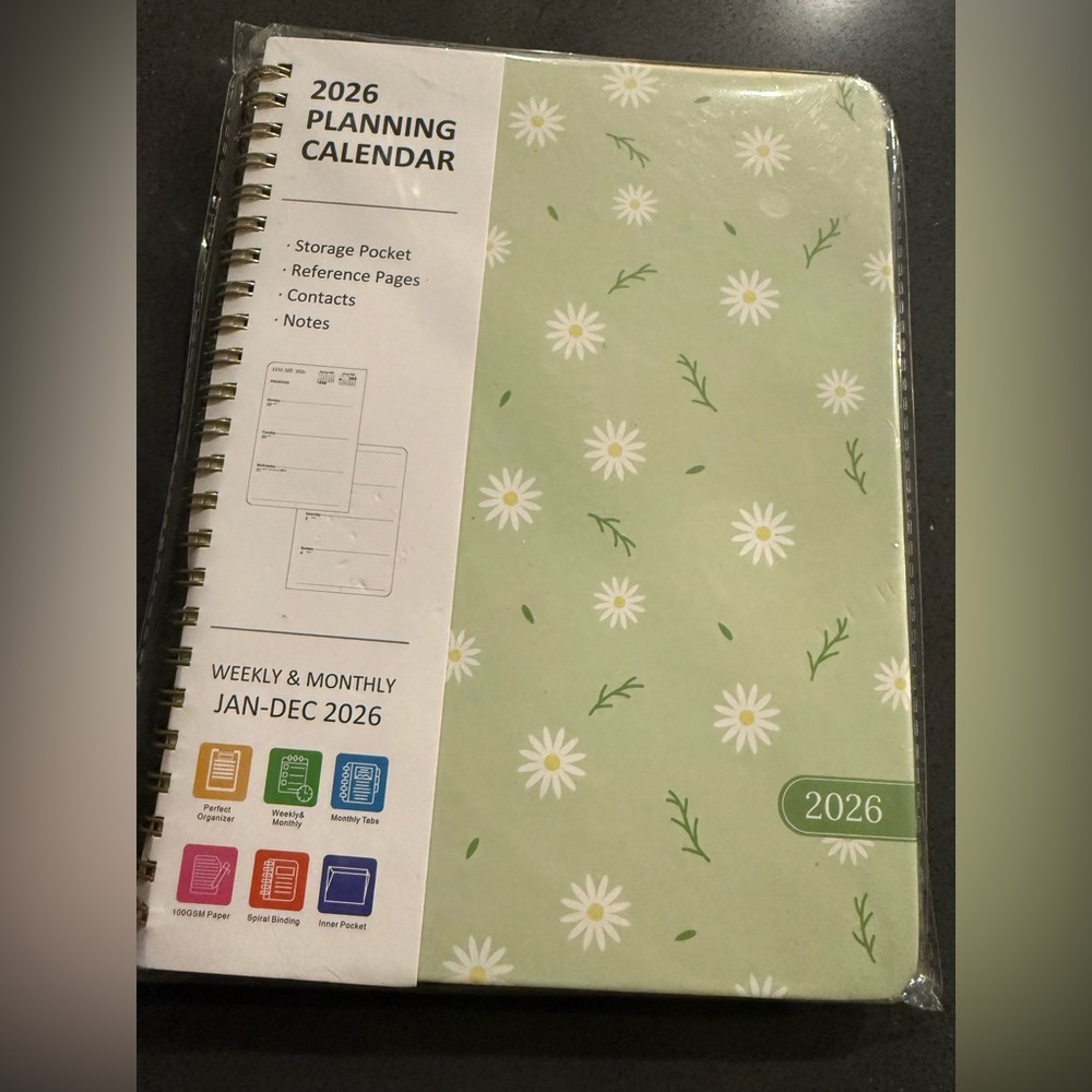 2026 Planner Calendar - Green Daisy Cover